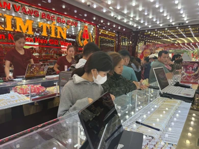 Bản tin thị trường vàng sáng 10/7/2026: Vàng trong nước quay đầu tăng nhẹ